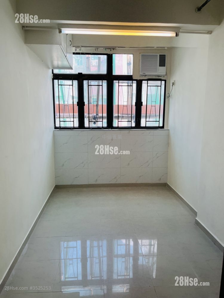 Ling Nam Building Rental Studio , 1 Bathroom 120 ft² ( 11.1 m² )