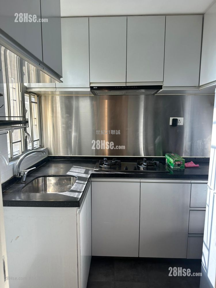Cheung Wo Court Sell 2 Bedrooms , 1 Bathroom 434 ft² ( 40.3 m² )