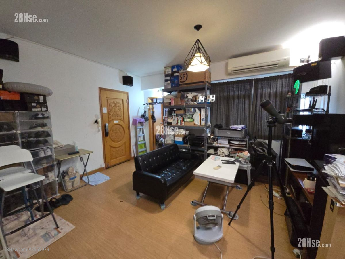 Mai Fung Building Sell 2 Bedrooms , 1 Bathroom 519 ft² ( 48.2 m² )