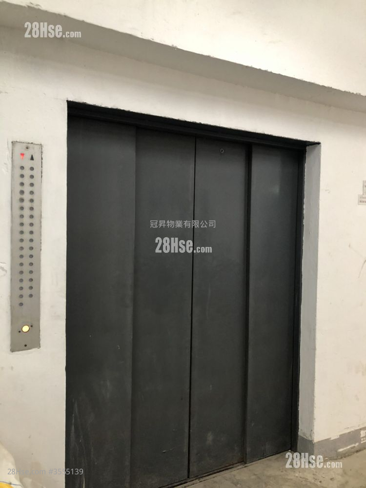 万美达工业大厦 租盘 110 平方尺 ( 10.2 平方米 )