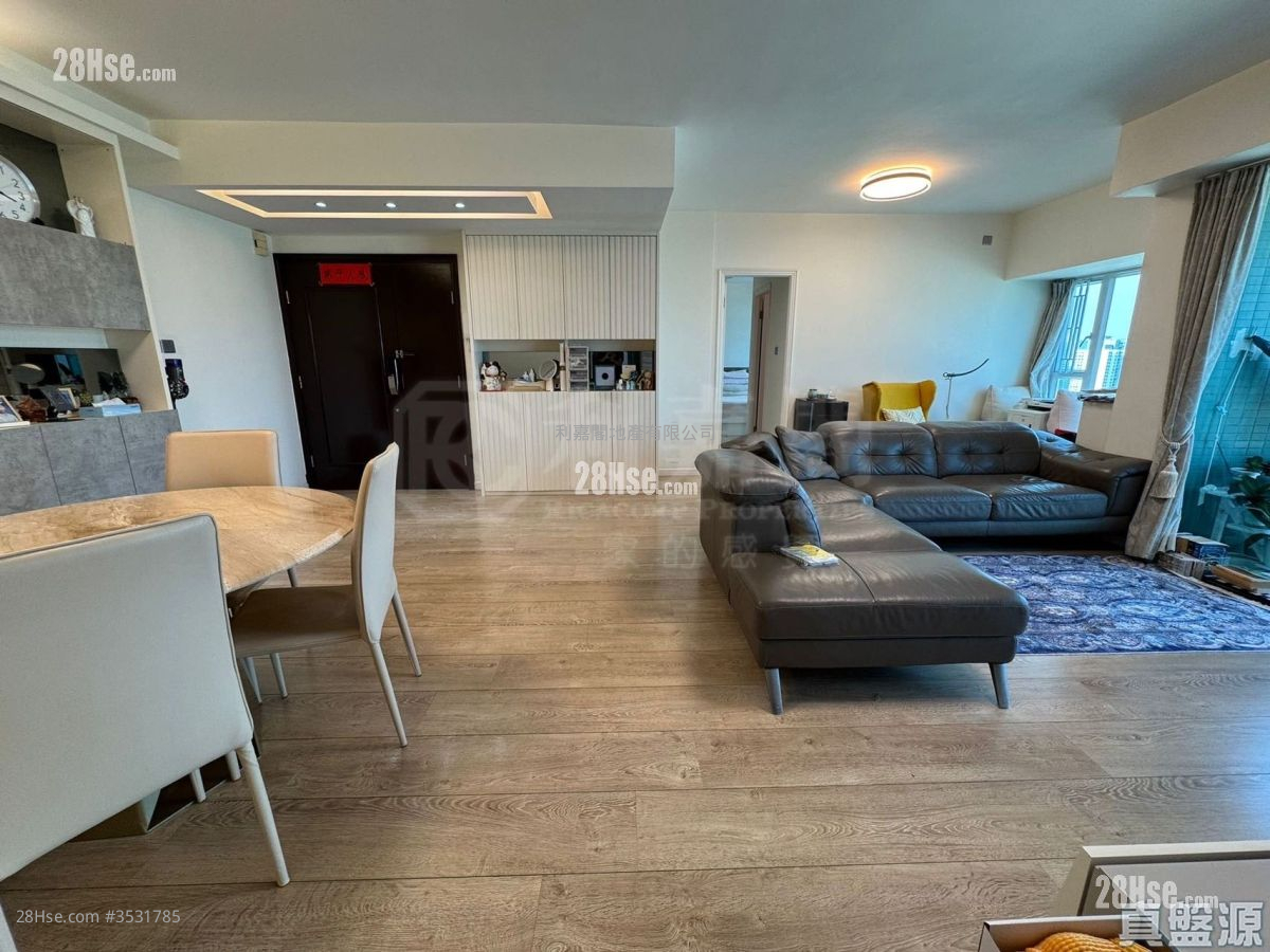 Metro Town Rental 4 Bedrooms , 3 Bathrooms 1,365 ft² ( 126.8 m² )