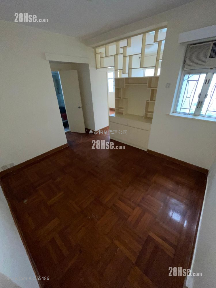 Lederle Garden Sell 2 Bedrooms , 1 Bathroom 415 ft² ( 38.6 m² )