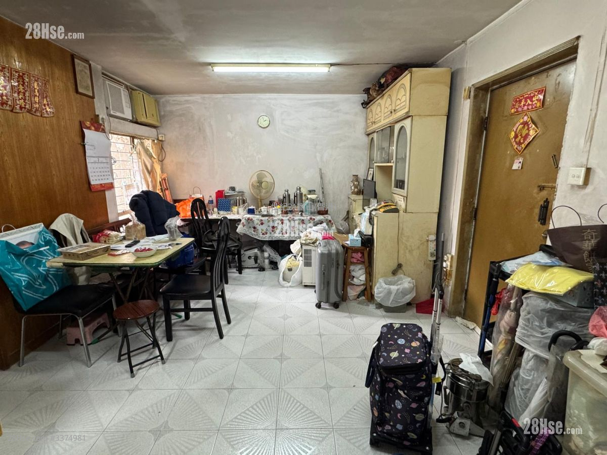 Fung Tak Estate Sell 2 Bedrooms , 1 Bathroom 445 ft² ( 41.3 m² )