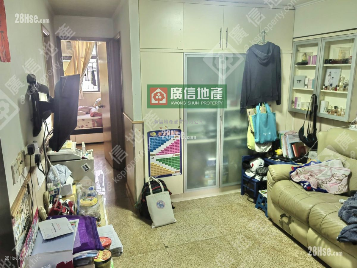 Kim Tak Building Sell 3 Bedrooms , 2 Bathrooms 611 ft² ( 56.8 m² )