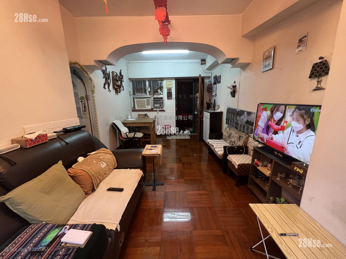 Loong King Mansion Sell 3 Bedrooms , 1 Bathroom 532 ft² ( 49.4 m² )