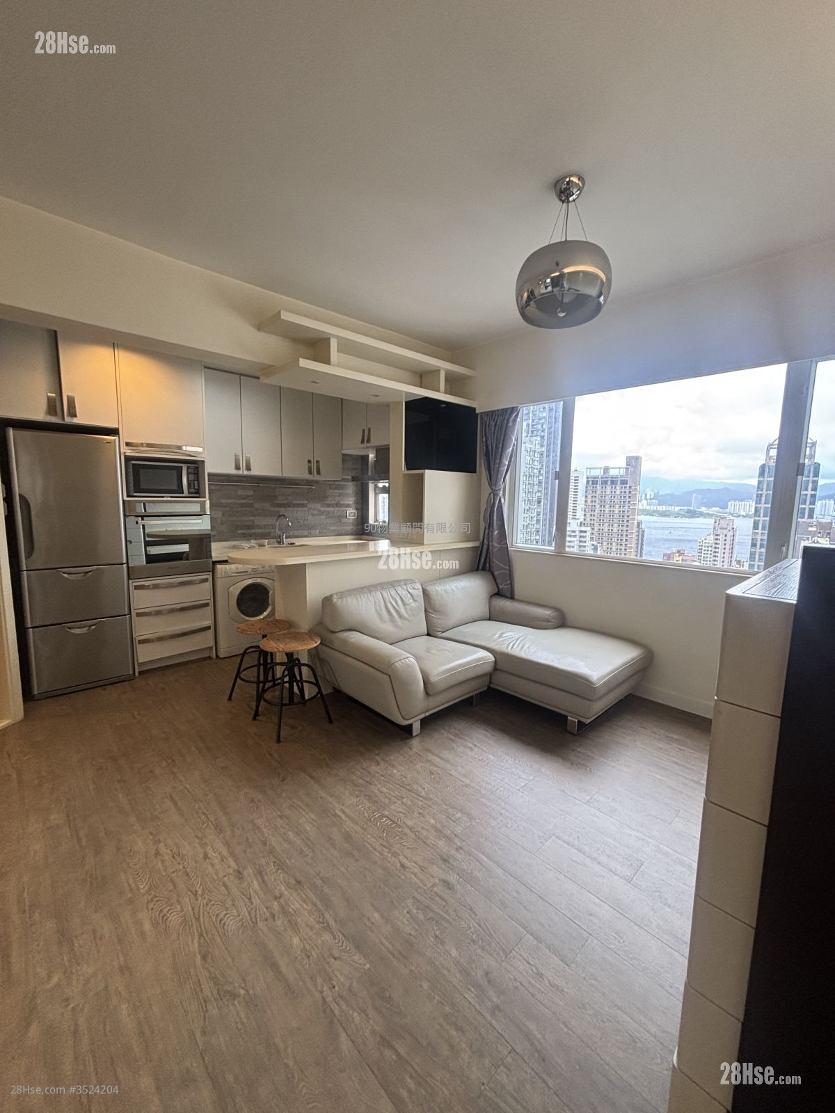 Bonham Crest Sell 550 ft² ( 51.1 m² )