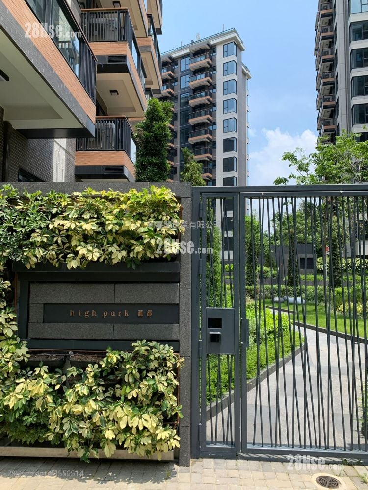 High Park Sell 2 Bedrooms , 1 Bathroom 429 ft² ( 39.9 m² )
