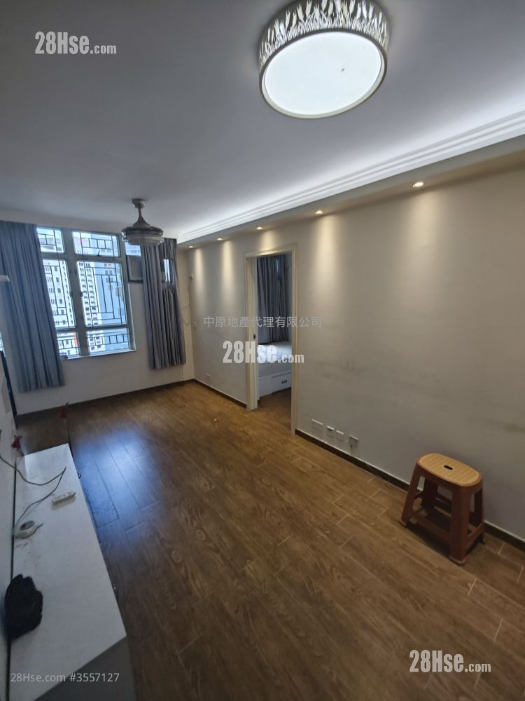 Sheung Chui Court Sell 2 Bedrooms , 1 Bathroom 438 ft² ( 40.7 m² )