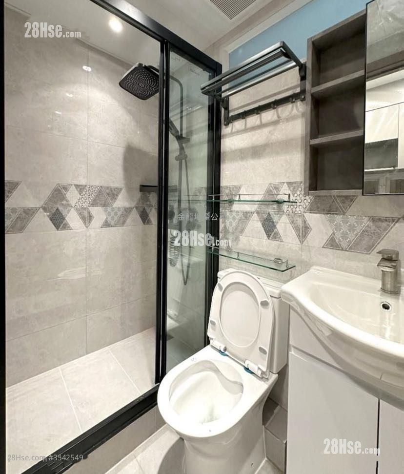 Jade House Sell 3 Bedrooms , 1 Bathroom 513 ft² ( 47.7 m² )