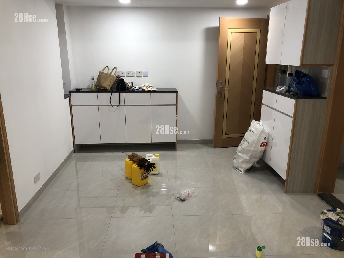 Ying May Building Rental 3 Bedrooms , 1 Bathroom 487 ft² ( 45.2 m² )