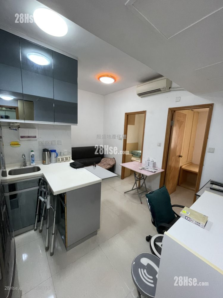 Metropole Building Sell 4 Bedrooms , 3 Bathrooms 578 ft² ( 53.7 m² )