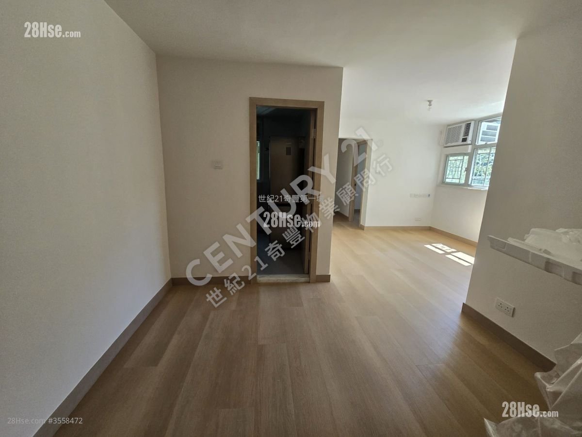 Saddle Ridge Garden Sell 3 Bedrooms , 1 Bathroom 592 ft² ( 55.0 m² )