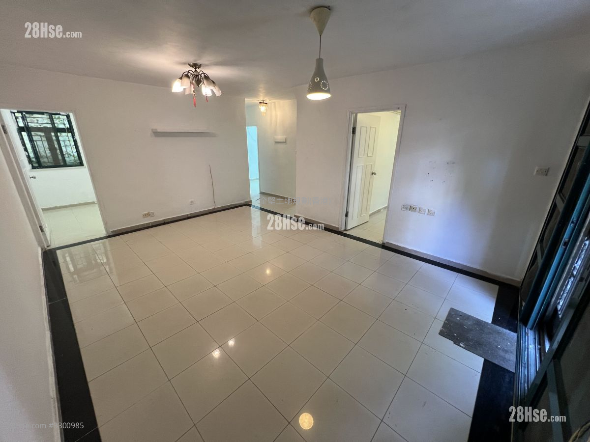Fa Sam Hang Village Sell 3 Bedrooms , 1 Bathroom 700 ft² ( 65.0 m² )