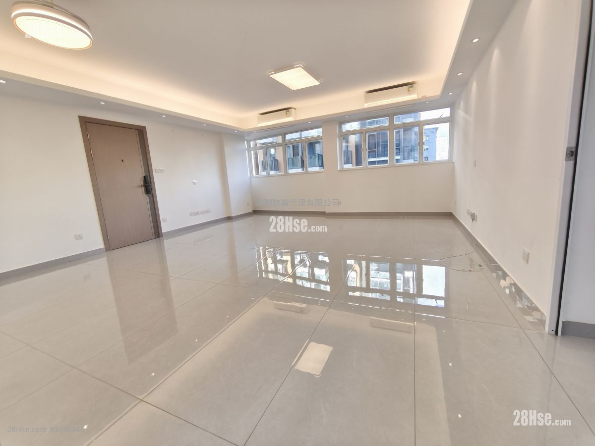 Valiant Court Rental 4 Bedrooms , 2 Bathrooms 1,302 ft² ( 121.0 m² )