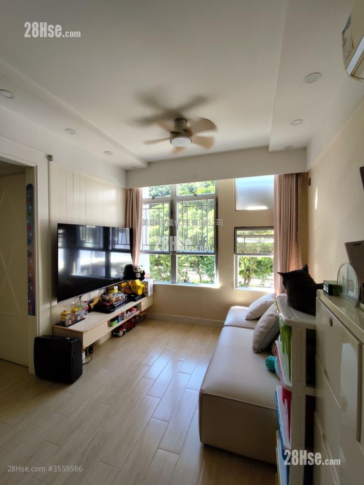 Choi Ming Court Sell 3 Bedrooms 650 ft² ( 60.4 m² )