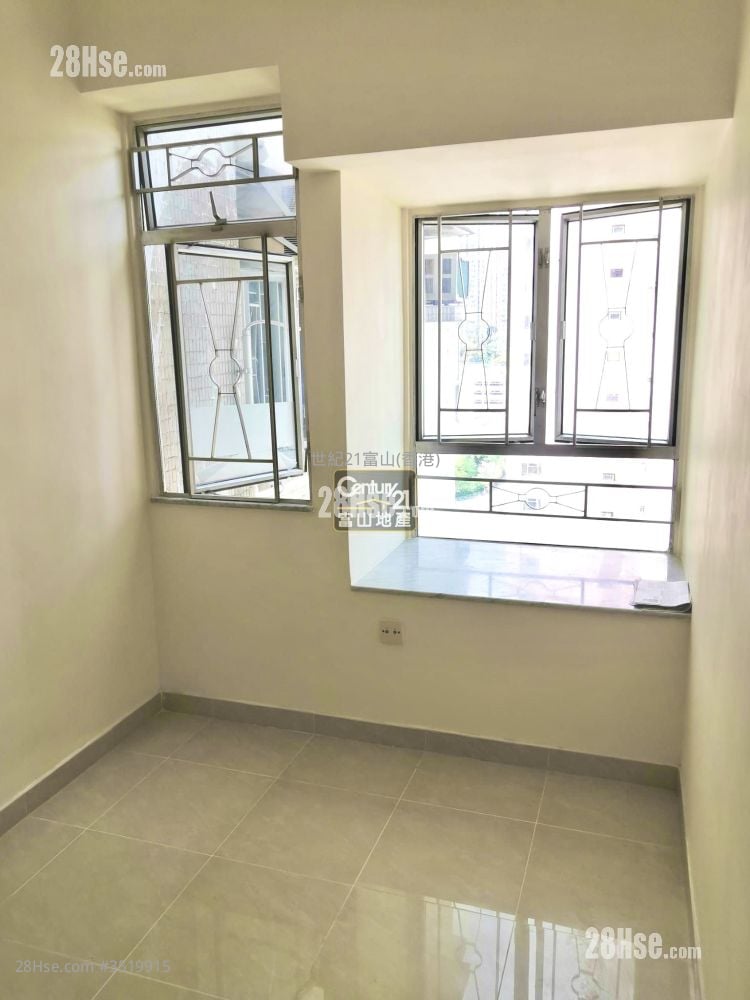 Hsin Kuang Centre Sell 2 Bedrooms , 1 Bathroom 412 ft² ( 38.3 m² )