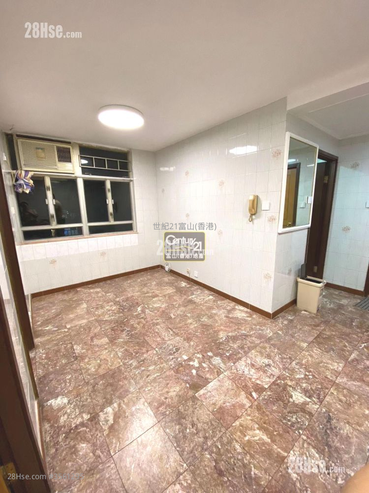 Lung Poon Court Rental 2 Bedrooms 426 ft² ( 39.6 m² )
