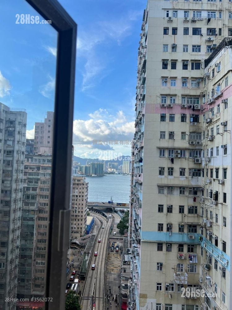 Metropole Building Rental 3 Bedrooms , 2 Bathrooms 616 ft² ( 57.2 m² )