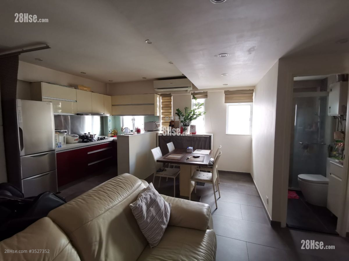 Kent Building Sell 2 Bedrooms , 1 Bathroom 395 ft² ( 36.7 m² )