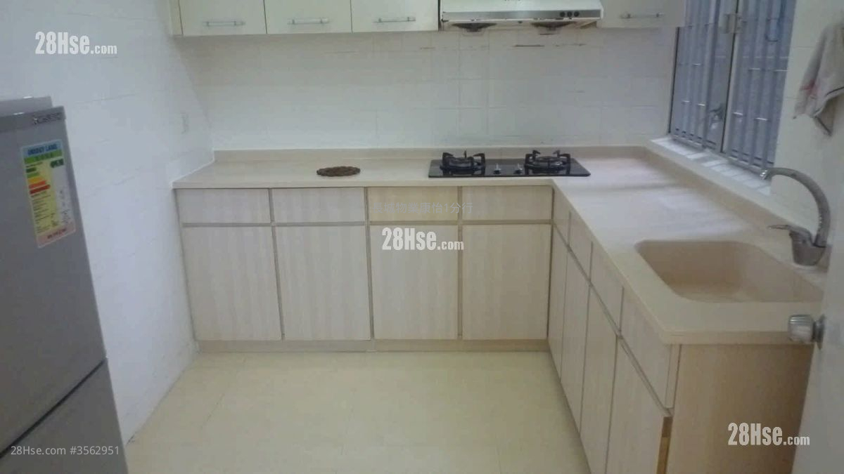 Park Vale Rental 3 Bedrooms , 2 Bathrooms 663 ft² ( 61.6 m² )