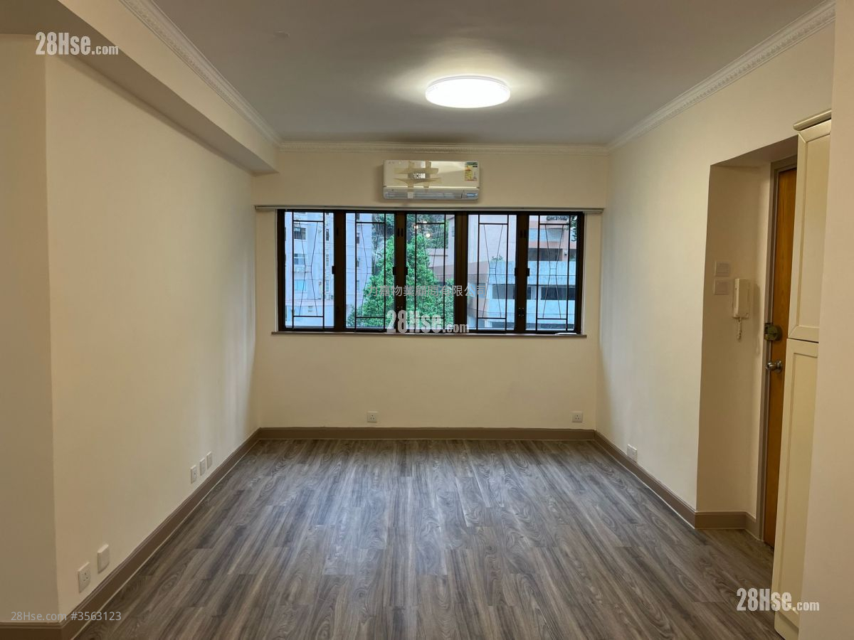 Friendship Court Sell 3 Bedrooms , 1 Bathroom 728 ft² ( 67.6 m² )