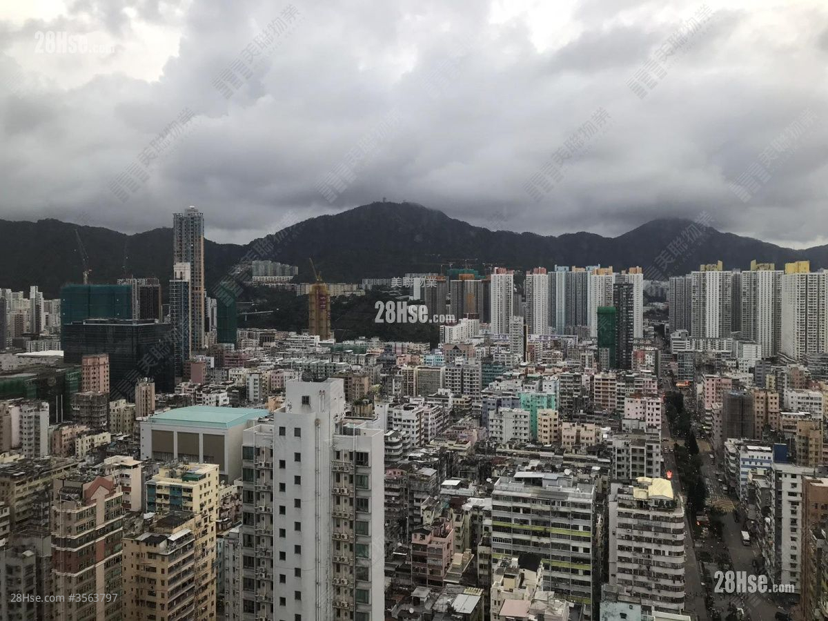 Park One Sell 3 Bedrooms , 1 Bathroom 418 ft² ( 38.8 m² )