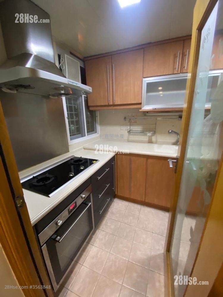 Chung Nga Court Sell 3 Bedrooms , 1 Bathroom 598 ft² ( 55.6 m² )