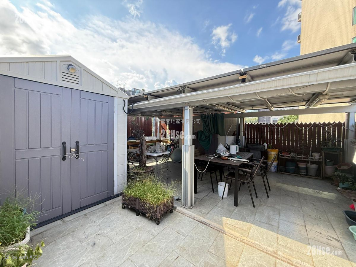 South Court Sell 3 Bedrooms , 2 Bathrooms 932 ft² ( 86.6 m² )