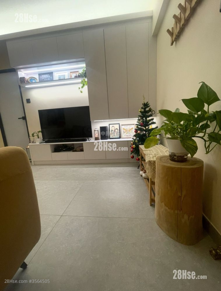 Kwai Fong Terrace Sell 3 Bedrooms , 1 Bathroom 473 ft² ( 43.9 m² )