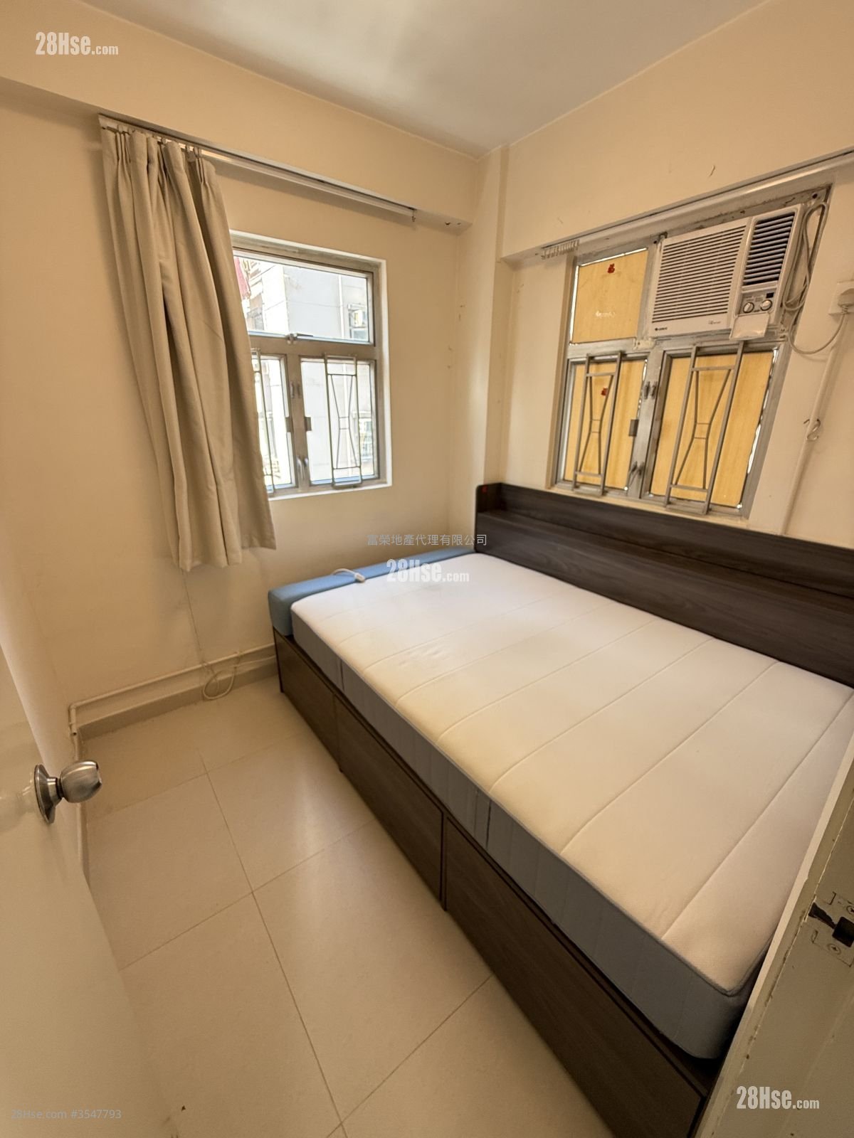 Tak Man Building Rental 2 Bedrooms , 1 Bathroom 320 ft² ( 29.7 m² )