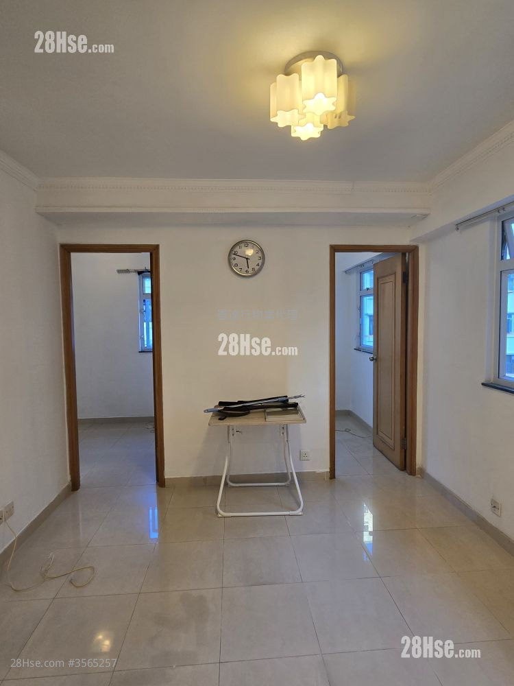 Full Yuet Court Sell 2 Bedrooms , 1 Bathroom 340 ft² ( 31.6 m² )