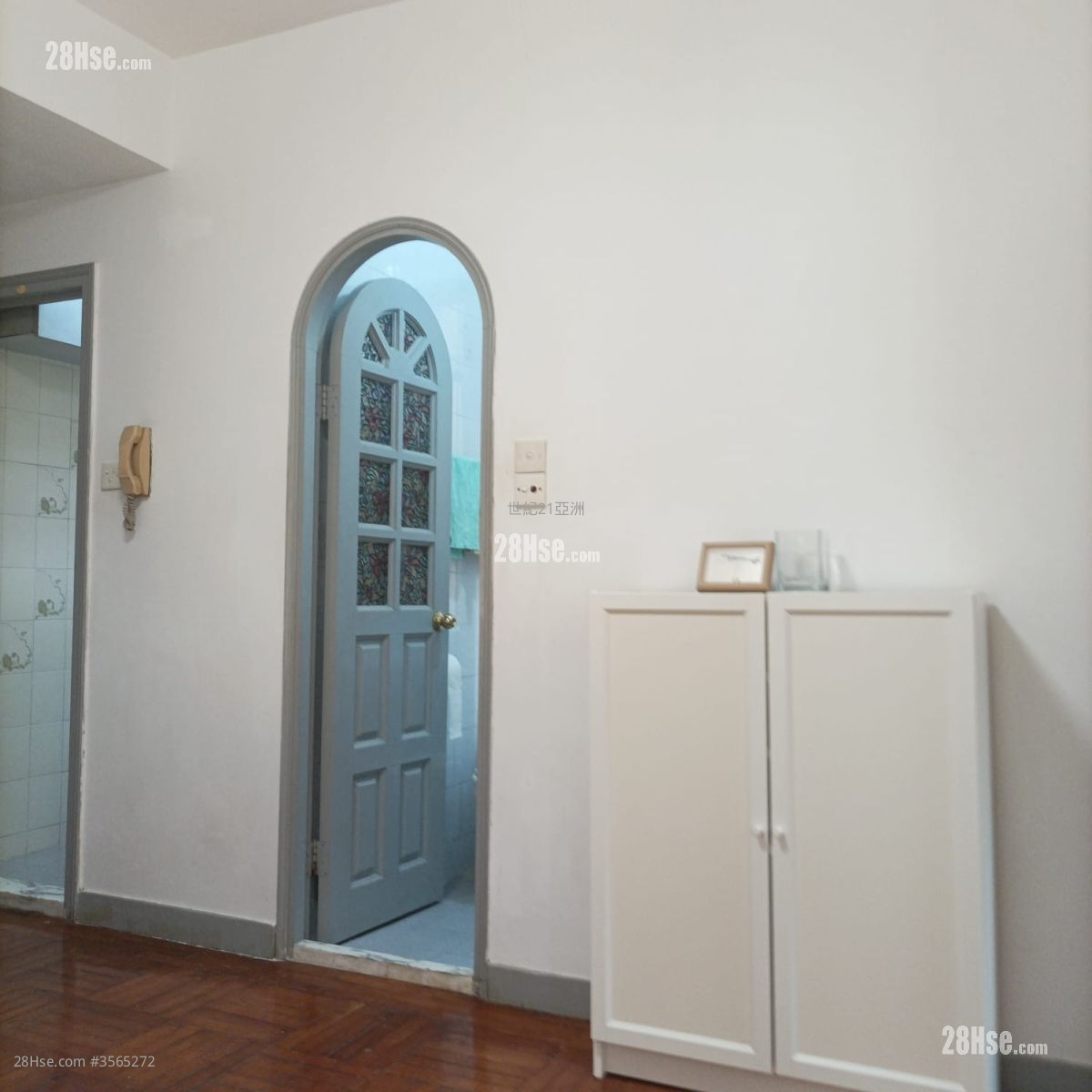 Lok Sing Centre Rental 1 Bedroom , 1 Bathroom 343 ft² ( 31.9 m² )