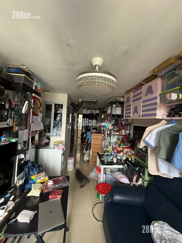 Long Ping Estate Sell 2 Bedrooms , 1 Bathroom 423 ft² ( 39.3 m² )