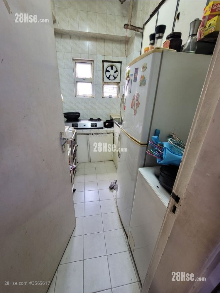 Hung Yu Mansion Sell 2 Bedrooms 405 ft² ( 37.6 m² )