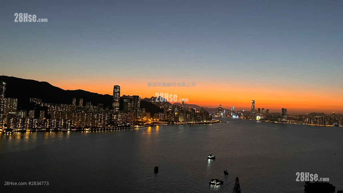 Peninsula East Sell 3 Bedrooms , 2 Bathrooms 869 ft² ( 80.7 m² )