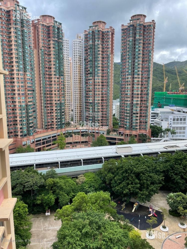 Yue Tin Court Sell 3 Bedrooms , 1 Bathroom 568 ft² ( 52.8 m² )