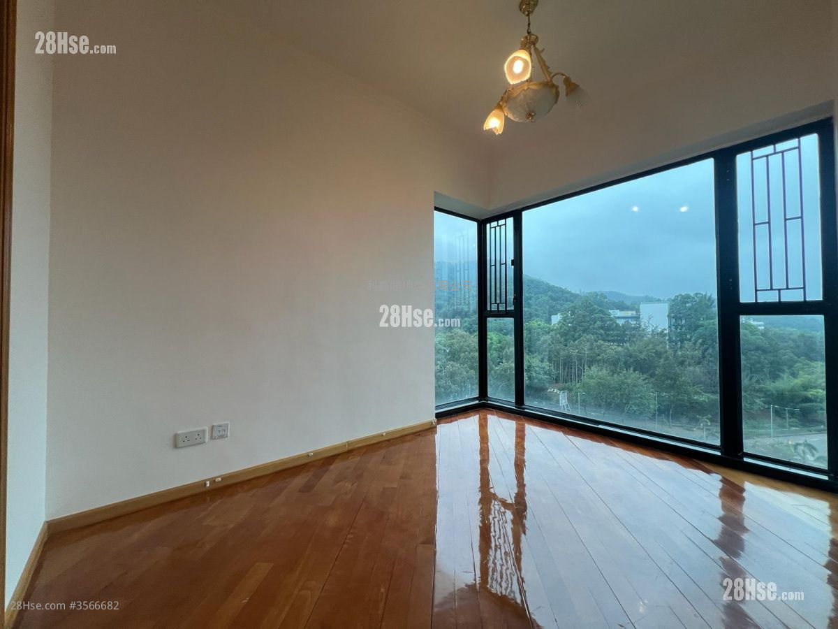 Royal Knoll Sell 4 Bedrooms , 2 Bathrooms 944 ft² ( 87.7 m² )