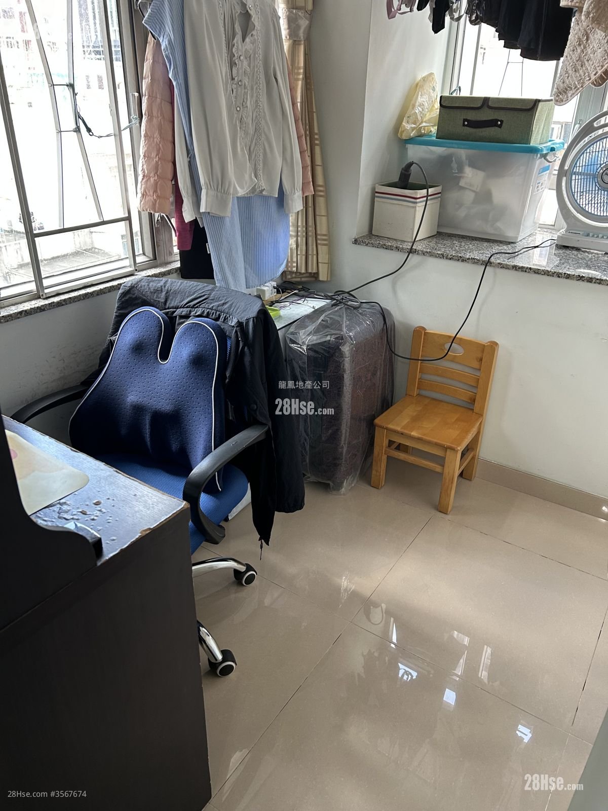 Man Shing Building Sell 2 Bedrooms , 1 Bathroom 250 ft² ( 23.2 m² )