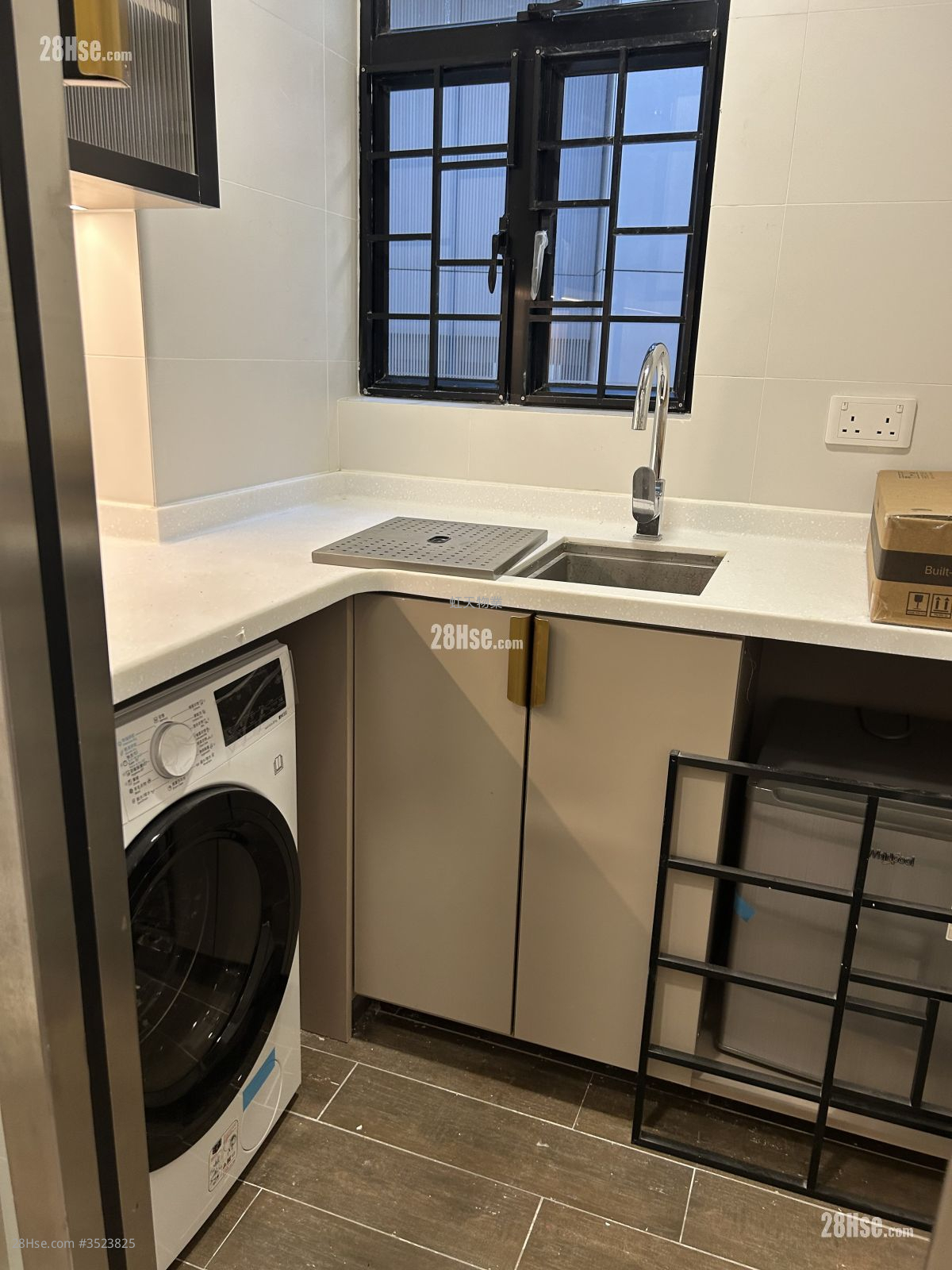 64 Bonham Strand Rental Studio , 1 Bathroom 264 ft² ( 24.5 m² )