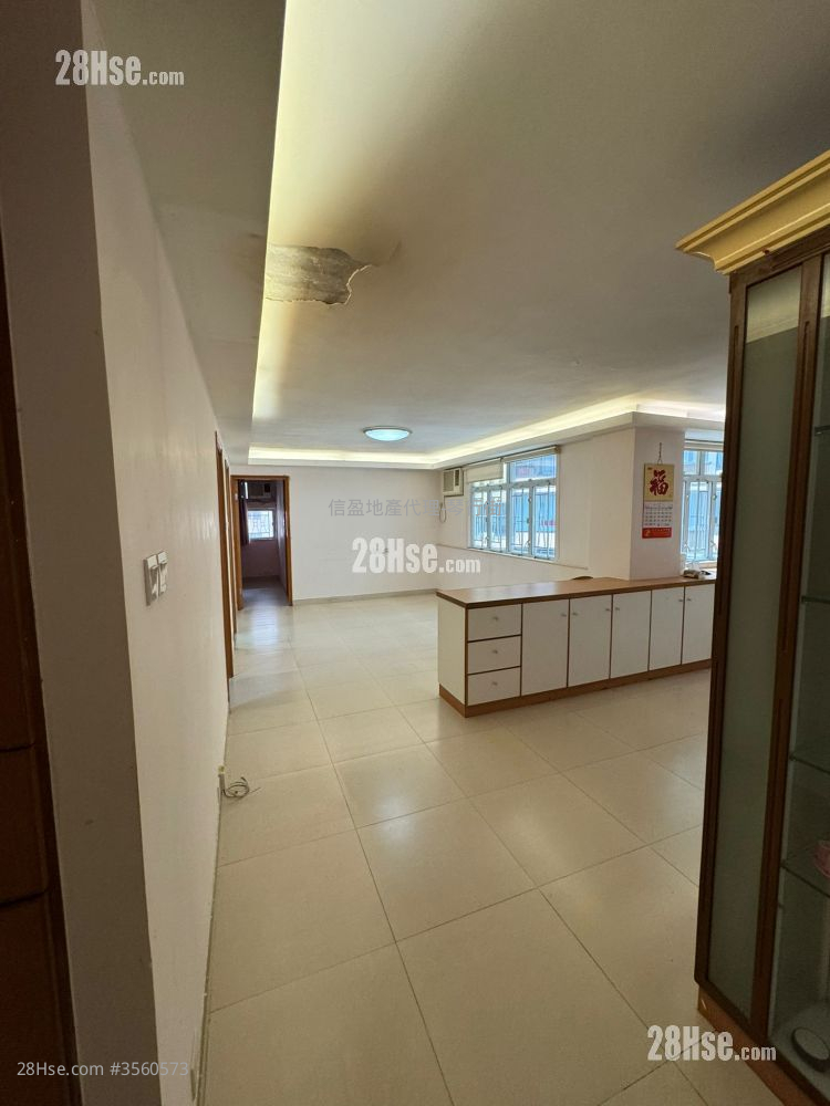 Bedford Gardens Sell 5+ Bedrooms , 2 Bathrooms 1,160 ft² ( 107.8 m² )