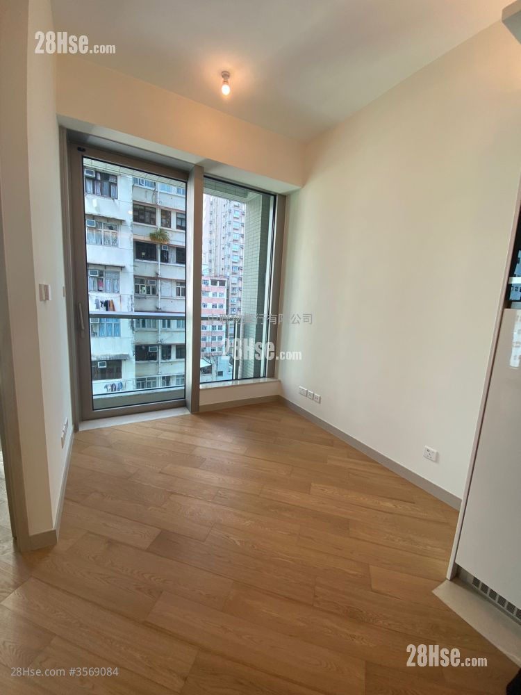 One Soho Sell 374 ft² ( 34.7 m² )