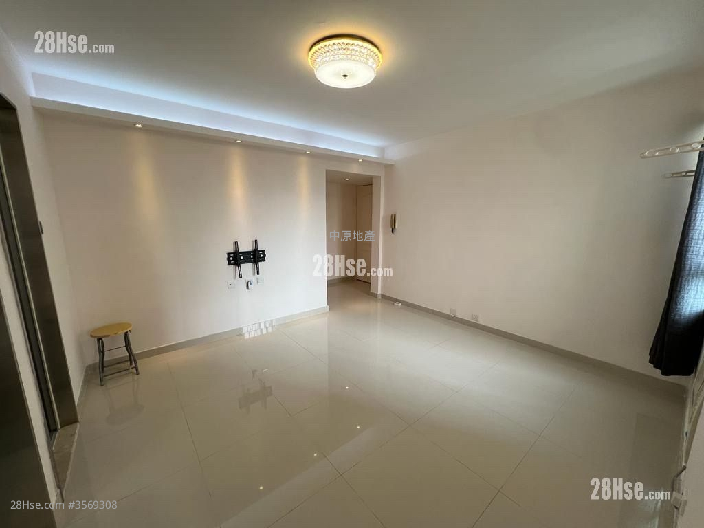 Sun Hing Garden Sell 2 Bedrooms , 1 Bathroom 426 ft² ( 39.6 m² )