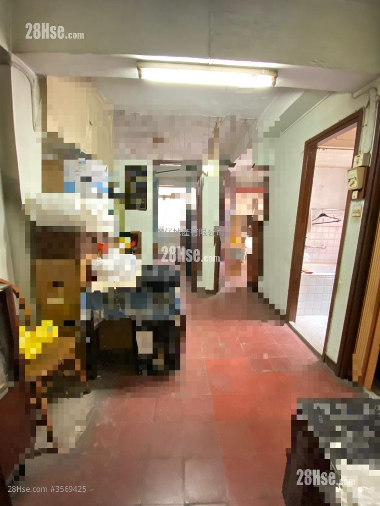 Lok Yau Building Sell 2 Bedrooms , 1 Bathroom 360 ft² ( 33.4 m² )