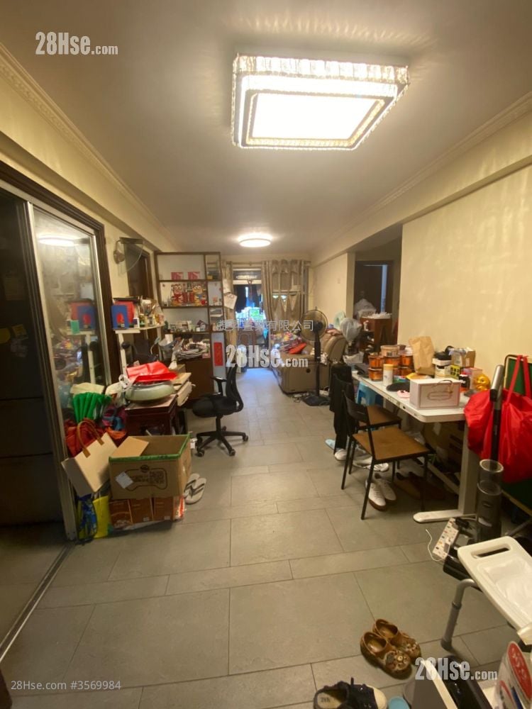 Ka Wai Chuen Sell 3 Bedrooms , 2 Bathrooms 750 ft² ( 69.7 m² )