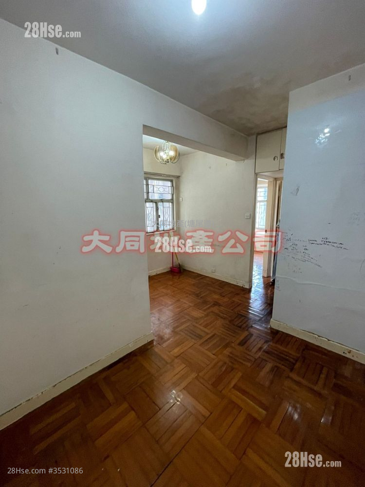 Pak Sing Building Sell 2 Bedrooms , 1 Bathroom 326 ft² ( 30.3 m² )