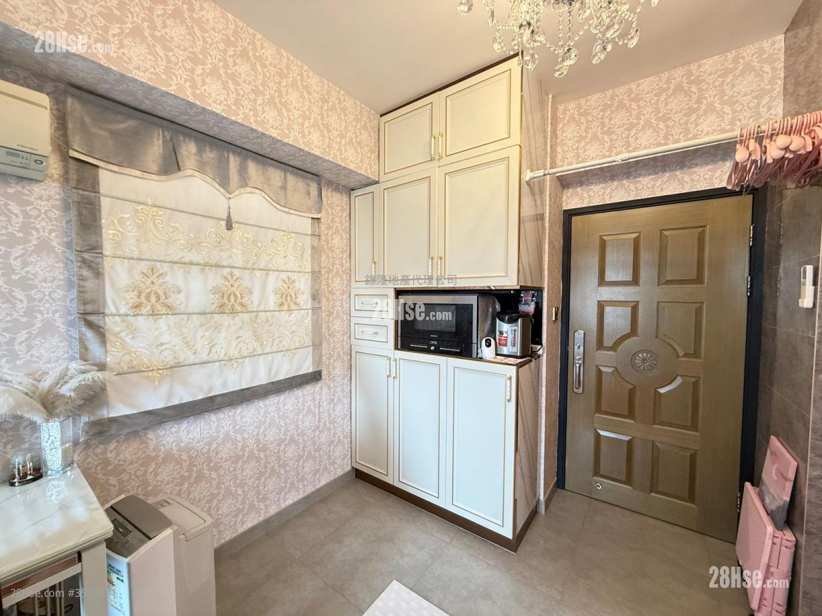 Yan Wing Mansion Sell 1 Bedroom , 1 Bathroom 335 ft² ( 31.1 m² )