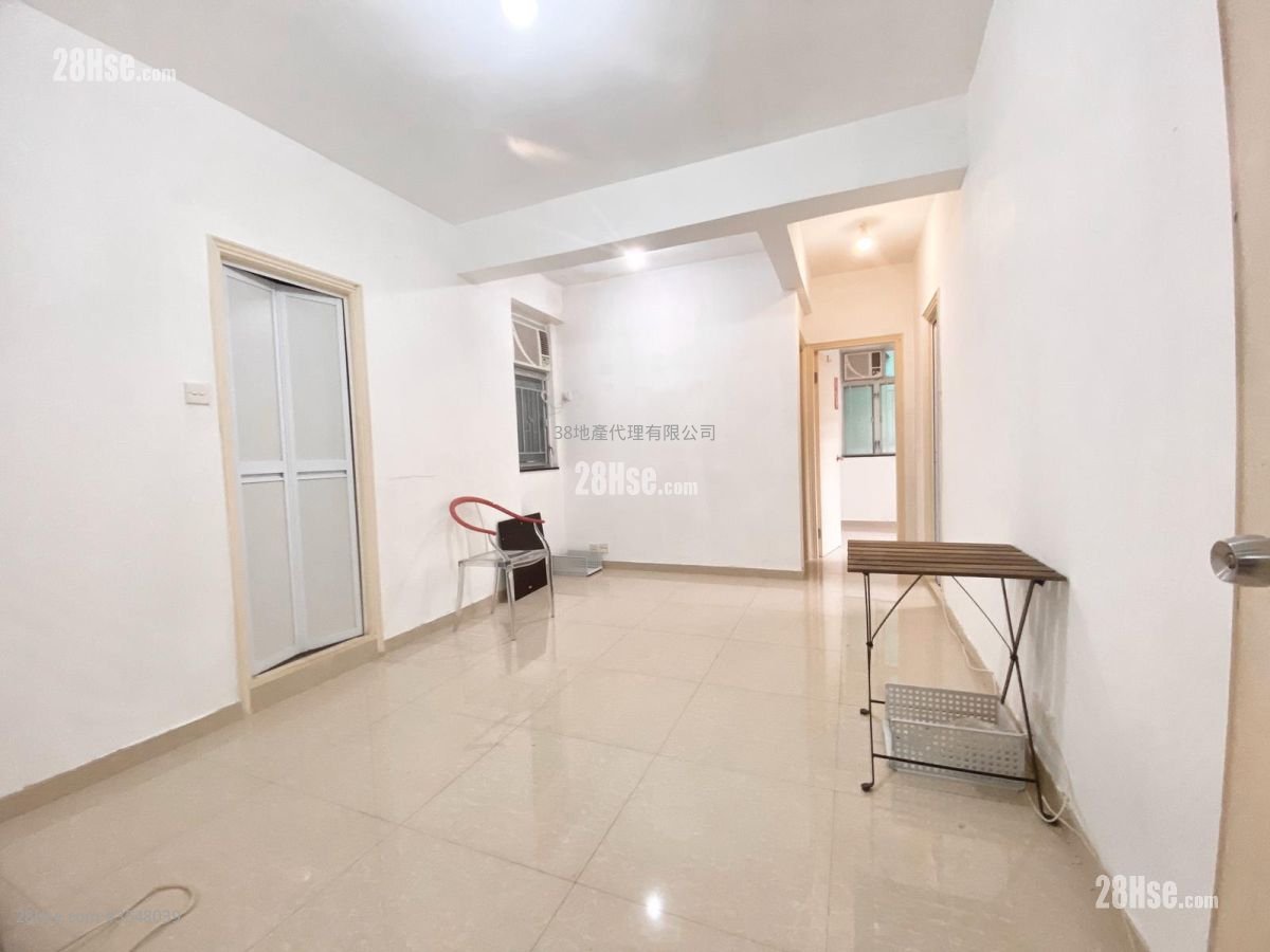Ample Building Sell 2 Bedrooms , 1 Bathroom 396 ft² ( 36.8 m² )