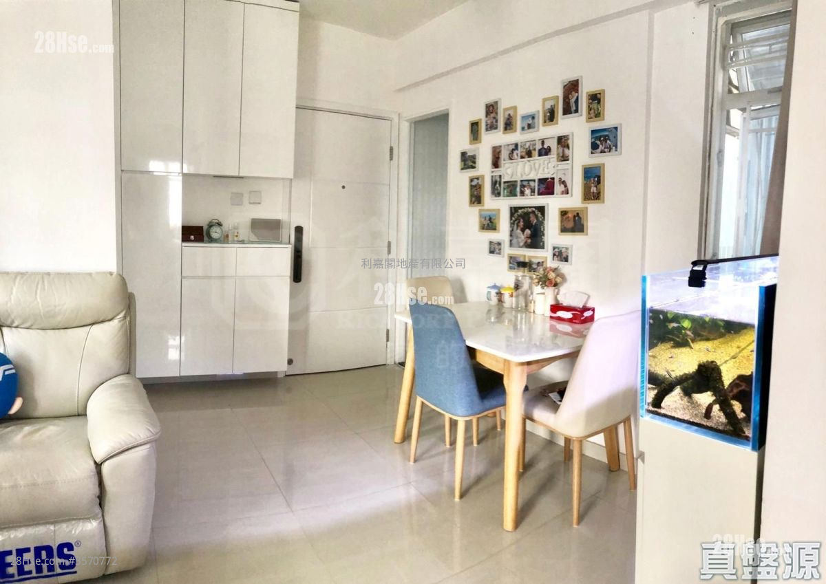 Ho Shun Tai Building Sell 2 Bedrooms , 1 Bathroom 377 ft² ( 35.0 m² )