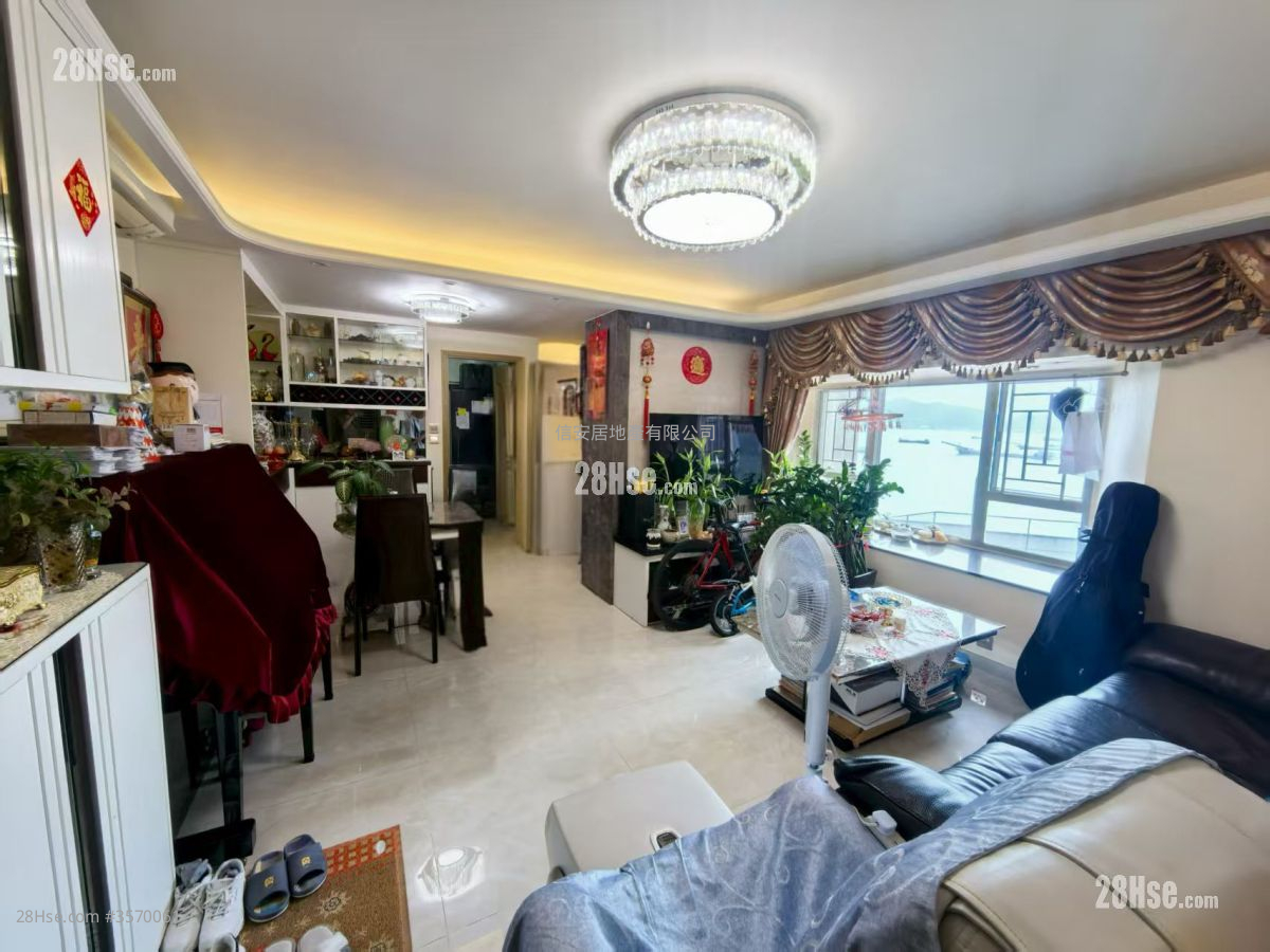 Pierhead Garden Rental 3 Bedrooms , 2 Bathrooms 671 ft² ( 62.3 m² )