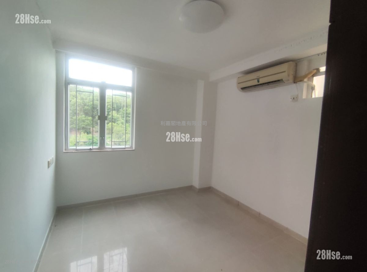 Mei Foo Sun Chuen Sell 3 Bedrooms , 1 Bathroom 715 ft² ( 66.4 m² )